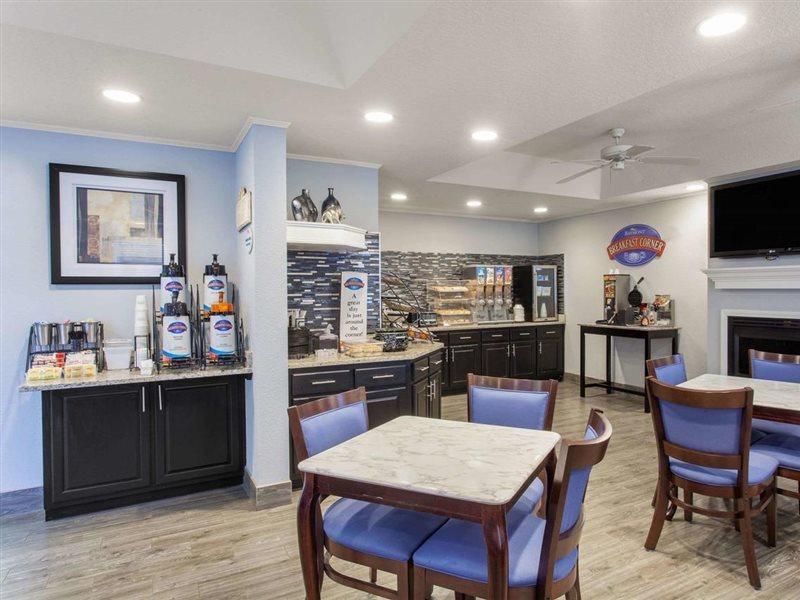 Baymont By Wyndham Jacksonville/Butler Blvd Εξωτερικό φωτογραφία